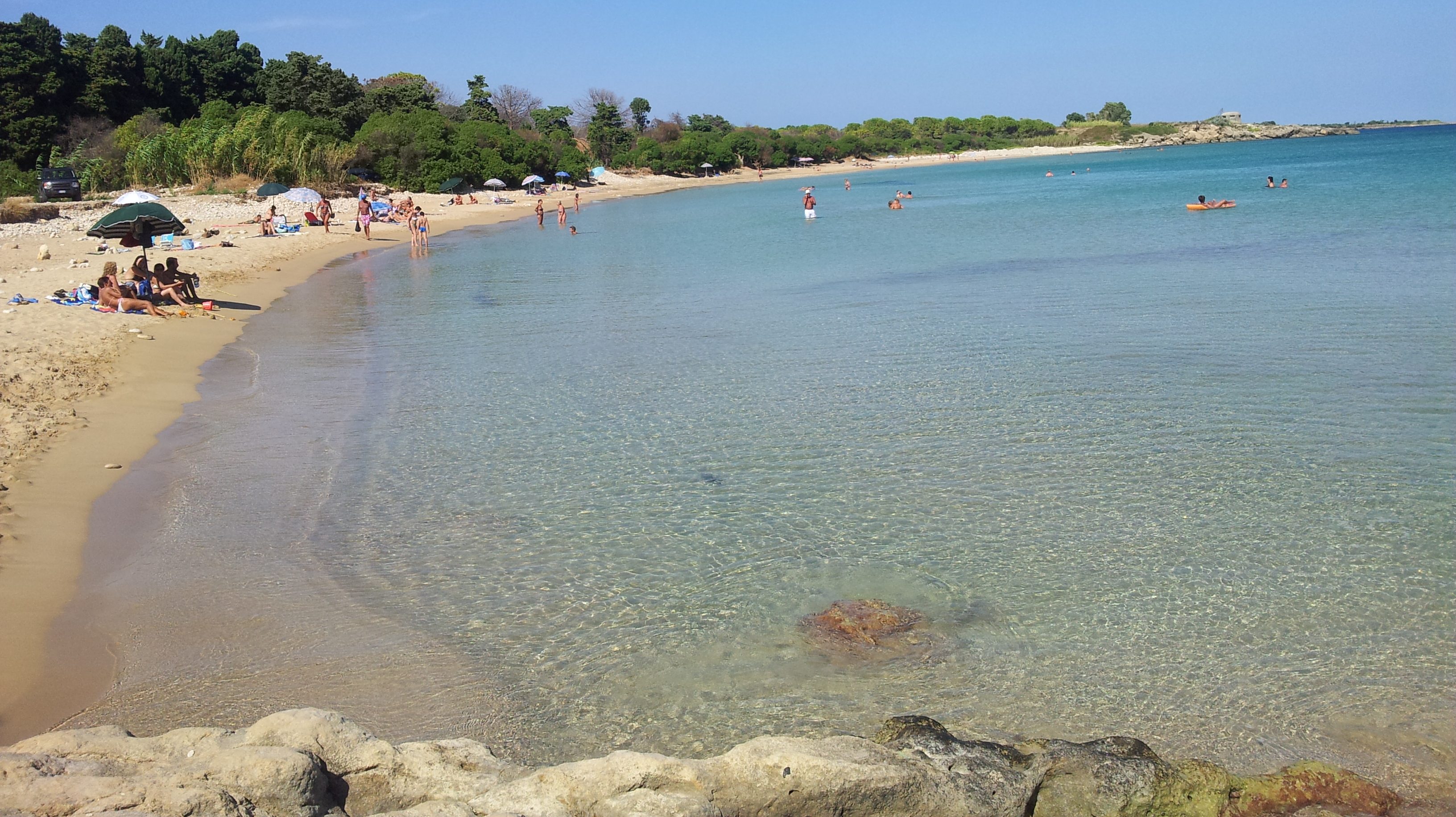 The long white sandy beach of Fontane Bianche, with its characteristic fresh water springs.